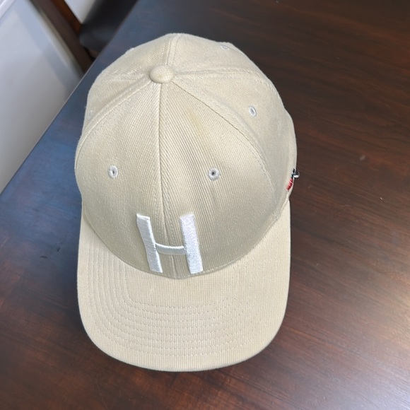 Herschel Supply Co. Cream Embroidered “H” SnapBack Cap - Picture 9 of 12